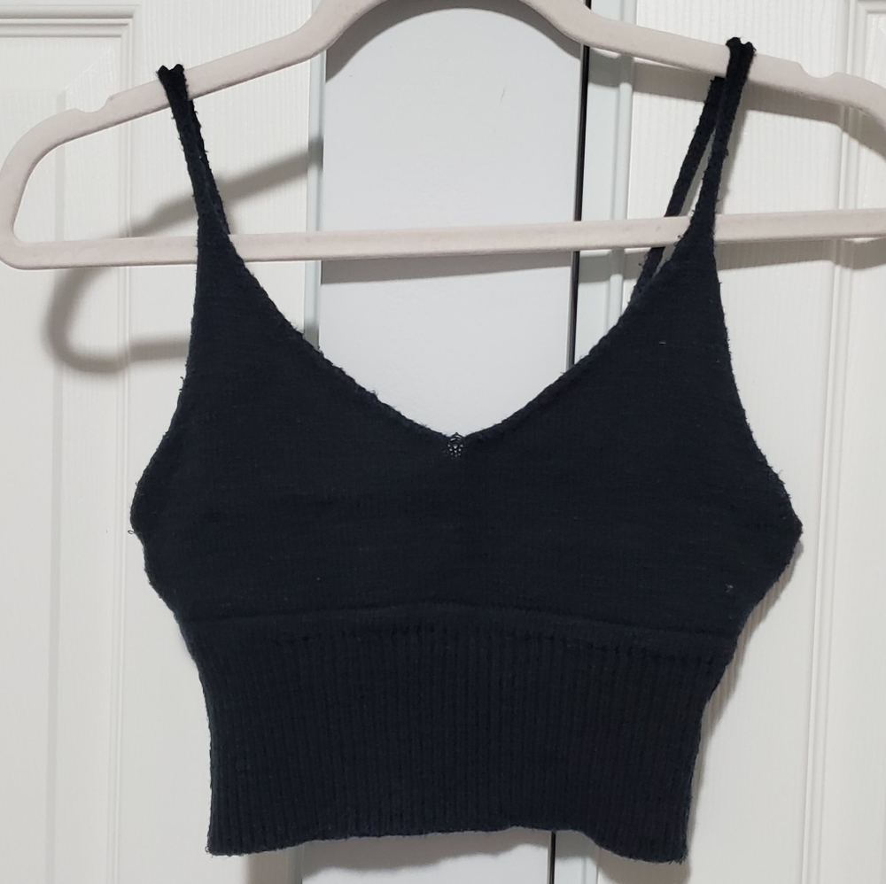Black spaghetti trap crop top